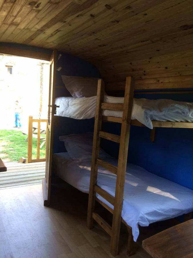 Les Roulottes De L'Airou Hotell Beauchamps  Exteriör bild
